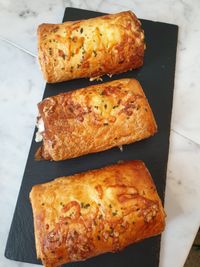 Napolitanas de salchicha y queso 3,10€