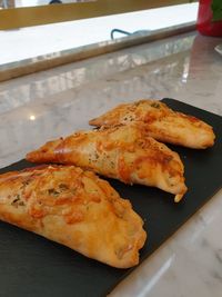 Empanadillas de jamón serrano y queso 3,20€