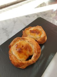 Empanadillas de cebolla y queso 3,10&euro;